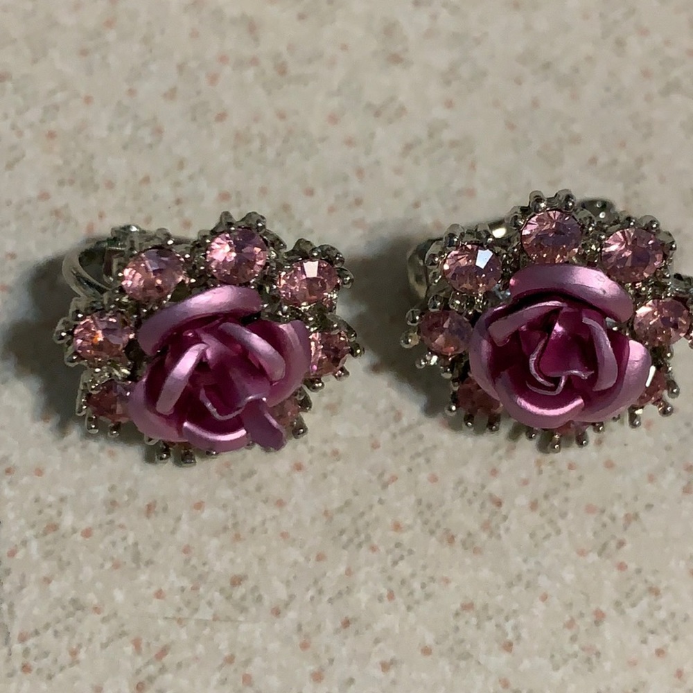 Silver tone pink rhinestone Avon flower earrings